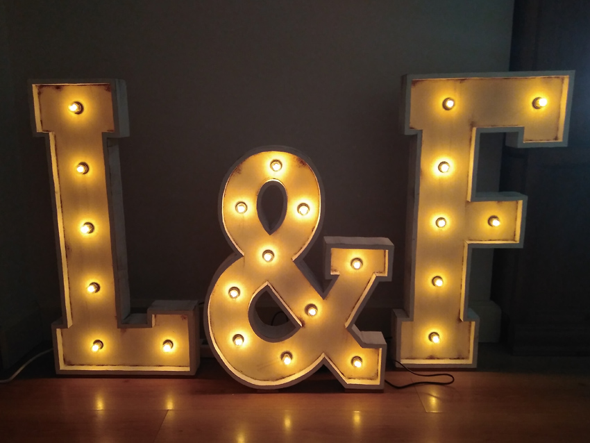 Letras luminosas de alquiler para bodas y eventos